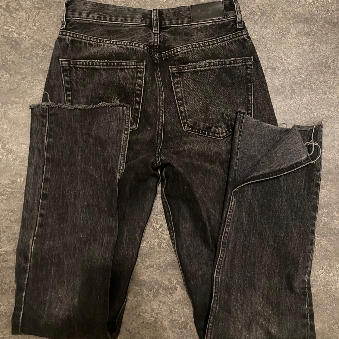 Gina tricot svarta Jeans med slits  - 4