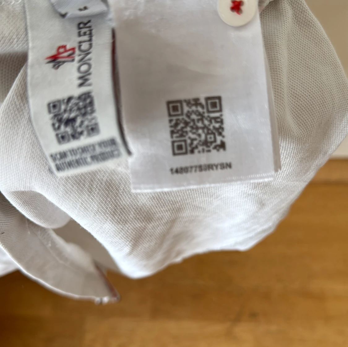 Vit pikétröja från Moncler - 1