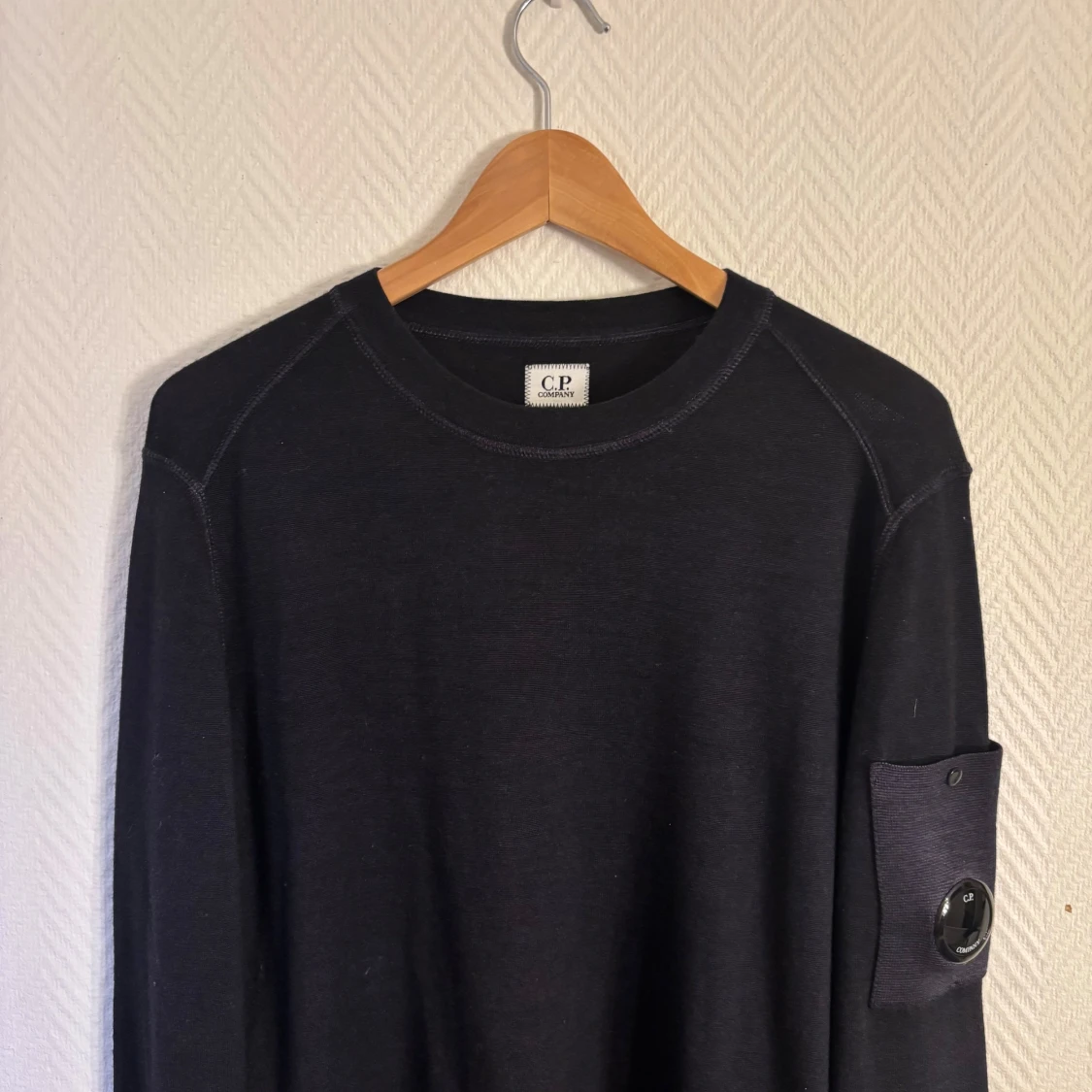 Mörkblå tröja från C.P. Company