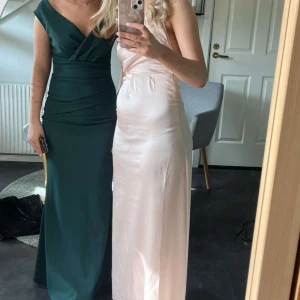 Grön bal/lång klänning  - Super fin grön bal klänning använd 1 gång