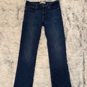 Jeans  - Är som storlek M. Använda en del. Mycket bra skick. Pris kan diskuteras. 🤍