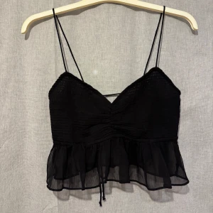 Linne - Använd ett fåtal gånger. Mycket bra skick. Pris kan diskuteras. 🤍