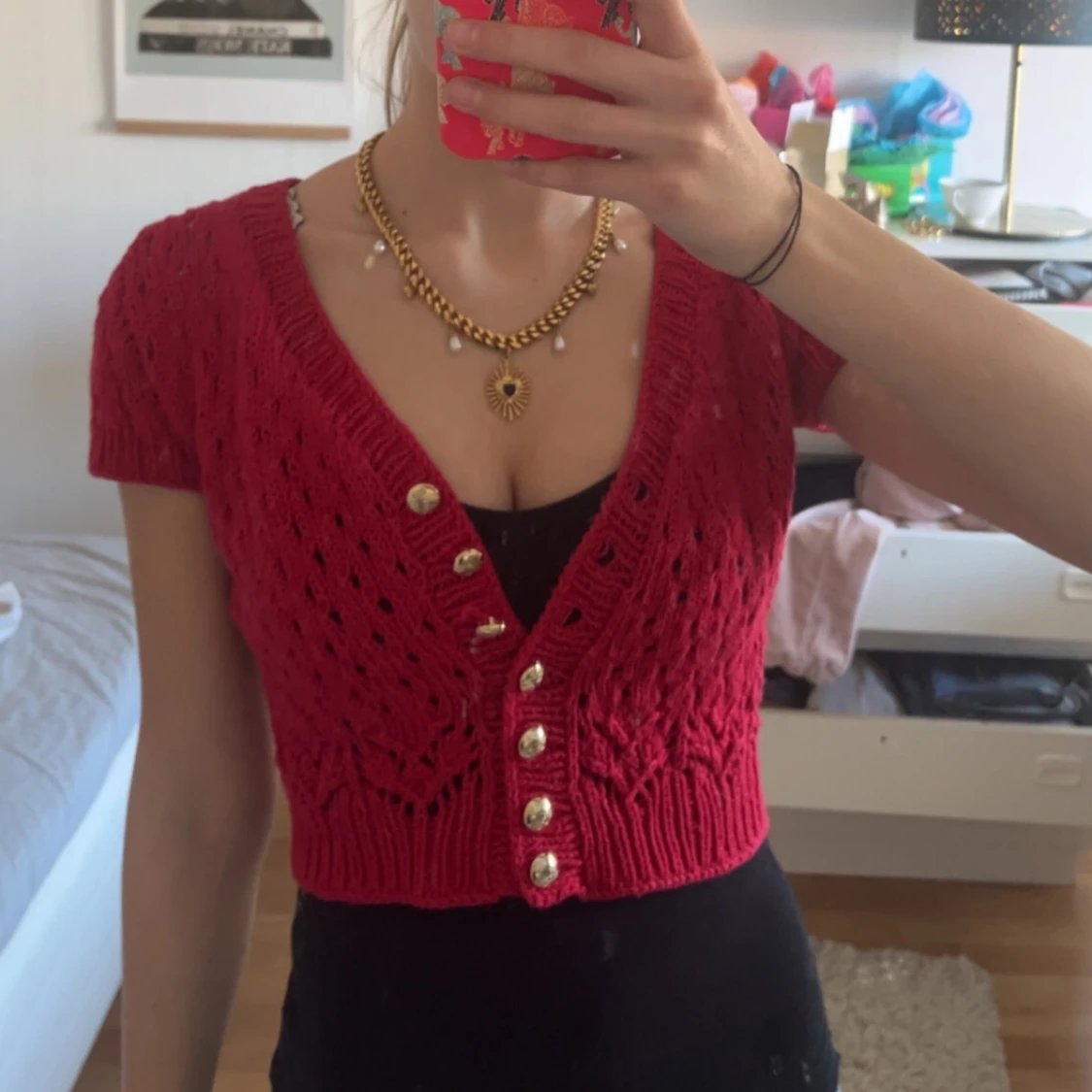 Röd stickad bolero med gulddetaljer - 1