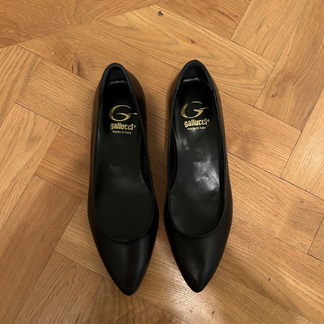 Svarta finskor från Gallucci! Ny pris: 1500kr!!! - 2