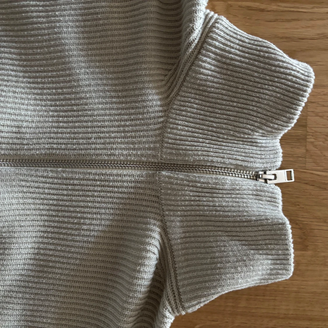 Beige ribbad tröja från Jack & Jones - 3