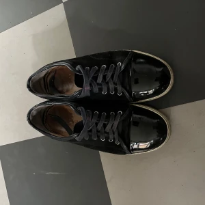 Lanvins - Säljer ett par snygga lanvins, storlek uk 7 men passar 42 perfekt. Låda följer med. Pruta vid snabb affär