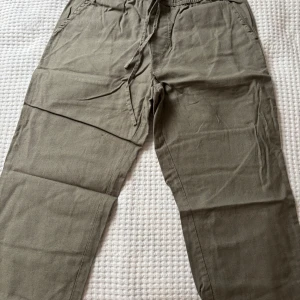 Gröna Linnebyxor - Gröna linnebyxor från Lager 157 stolek S. Aldrig använda