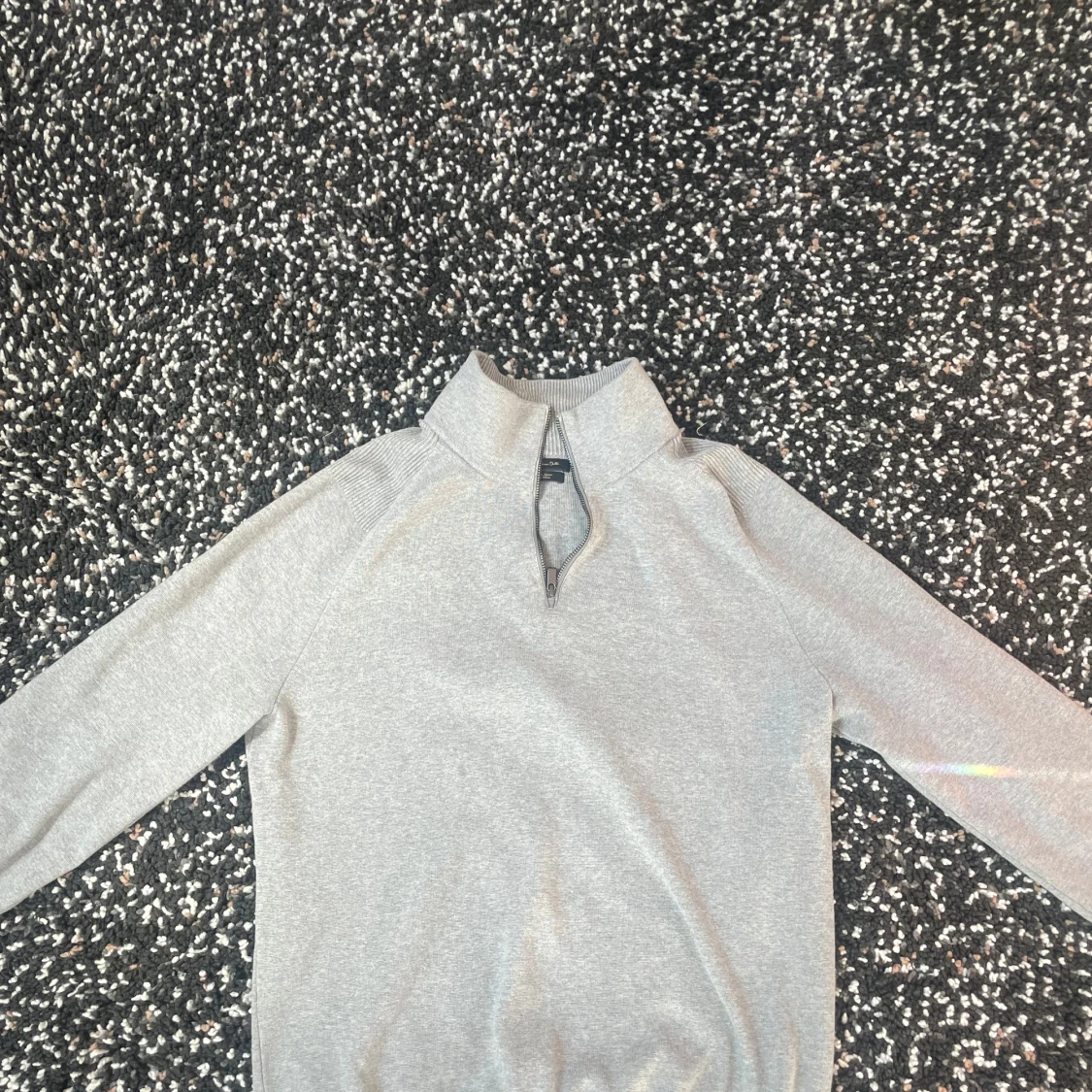 Grå tröja med dragkedja från Massimo Dutti