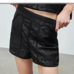 Svarta skinn shorts - Svarta skinn shirts 