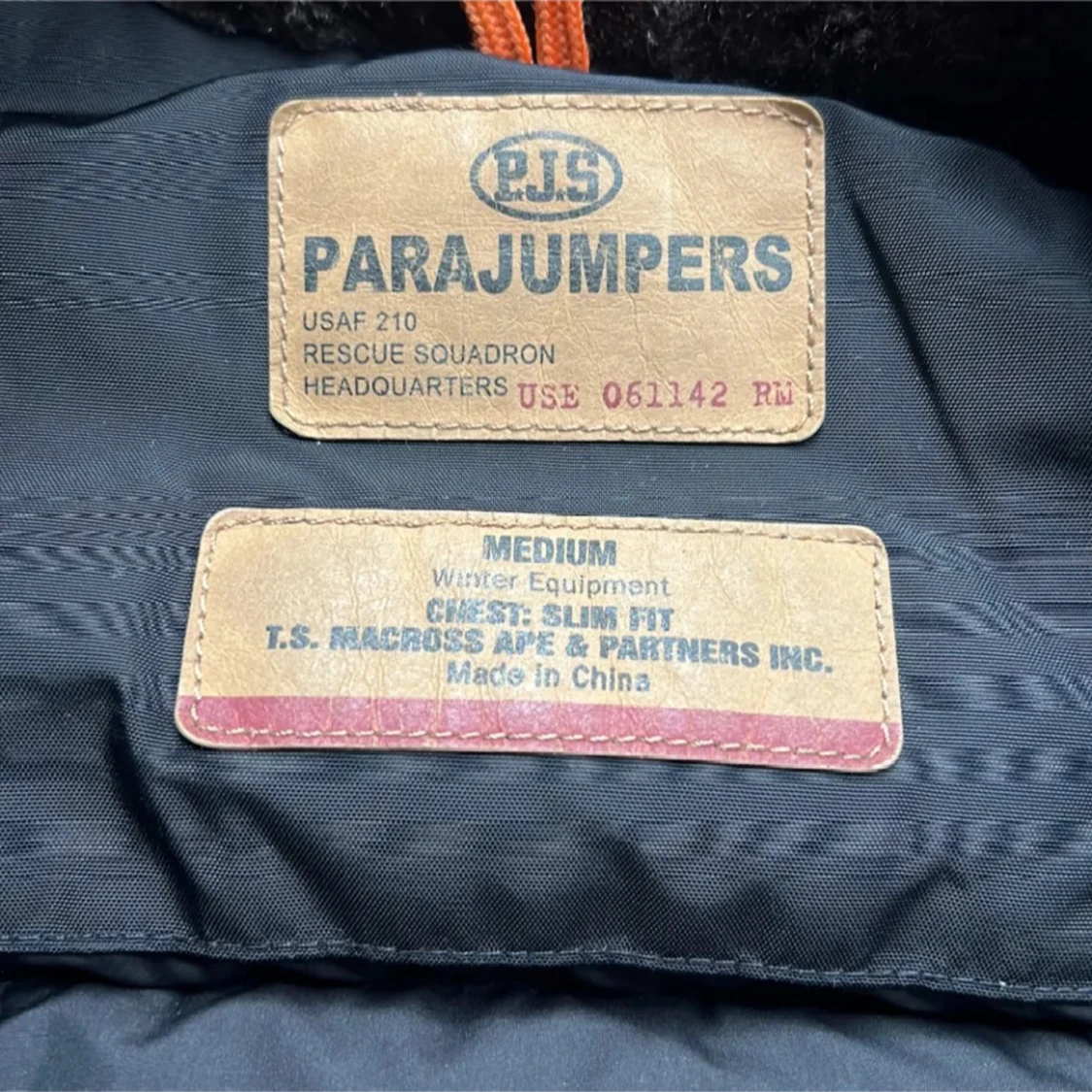 Svart dunväst från Parajumpers - 2