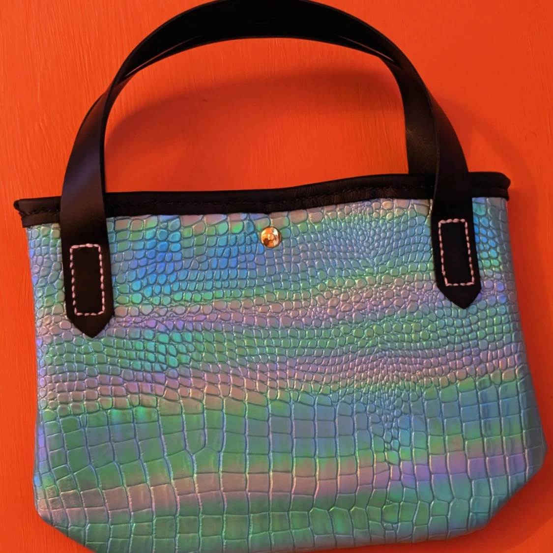 Iridescent handväska med leoparddetalj - 1