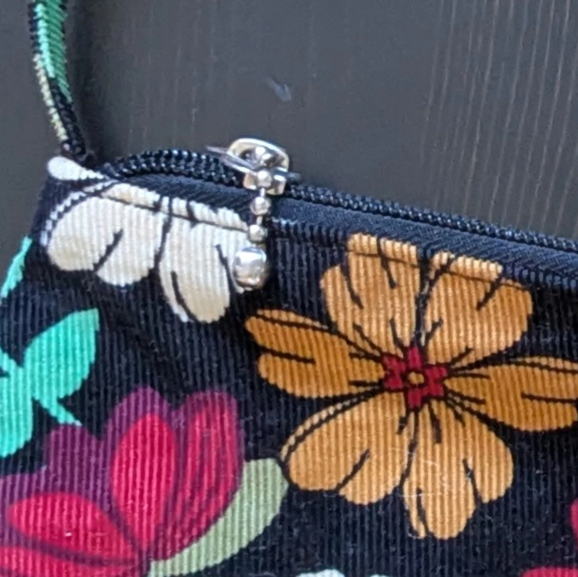 Blommig axelväska med dragkedja - 4