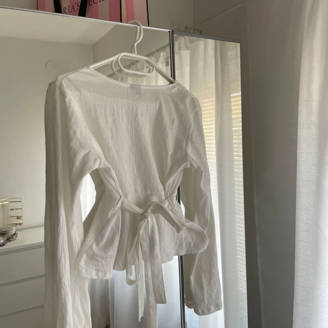 Vit blus från Gina Tricot - 1