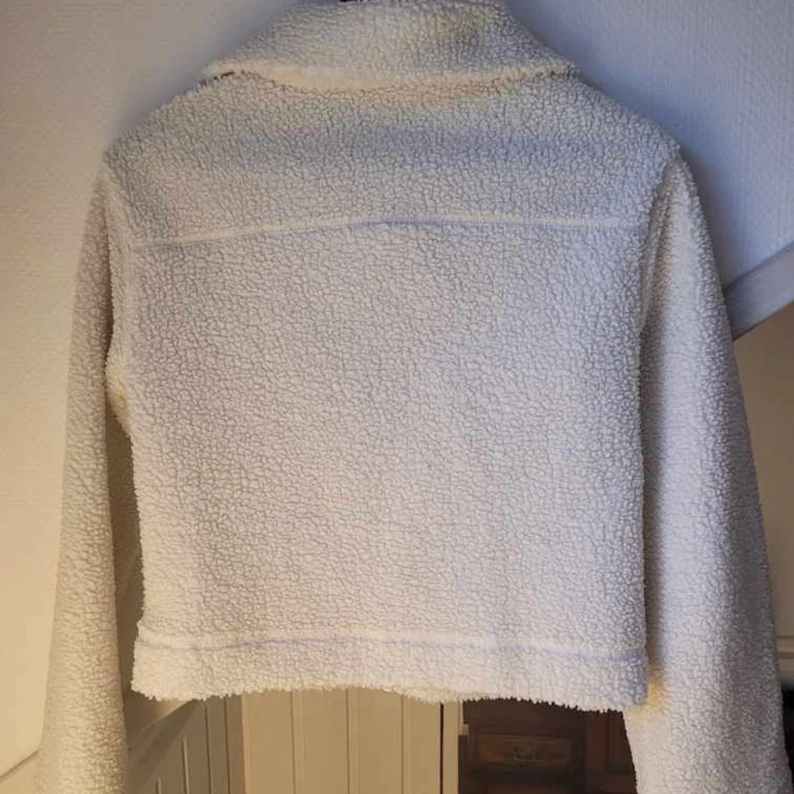 Vit teddyjacka med dragkedja - 2