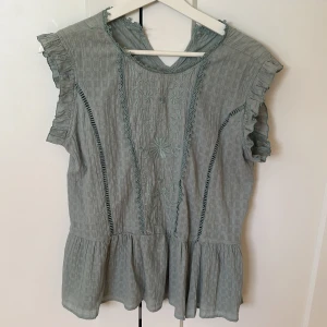 Sommar blus  - Super söt blus från Spanien! Aldrig använd🥰 Vet ej storlek!