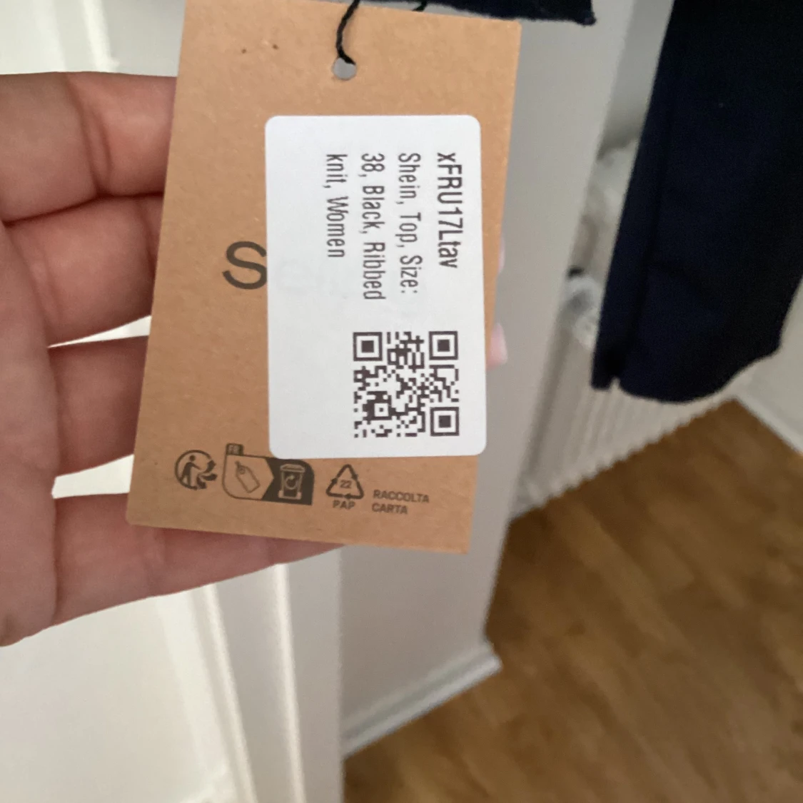 Svart ribbad topp från Shein - 2