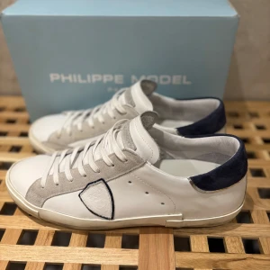  Philippe Model Skor - Tja! Säljer mina philippe model skor då dem är lite för små dem är enbart använda ett fåtal gånger. Dustbag och box finns såklart, bara att skriva om det finns några frågor 