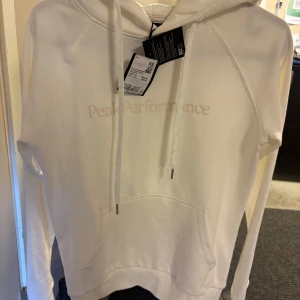 Peak huvtröja  - Huvtröja från Peak. Helt ny. Storlek xs. Nypris 1099kr.