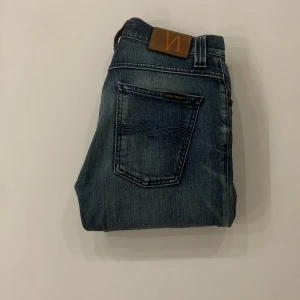 Nudie jeans  - Skit feta Nudie jeans. Skick: Nyskick. Nypris: 1800. Modell: Grim trim. Priset kan alltid diskuteras ☺️
