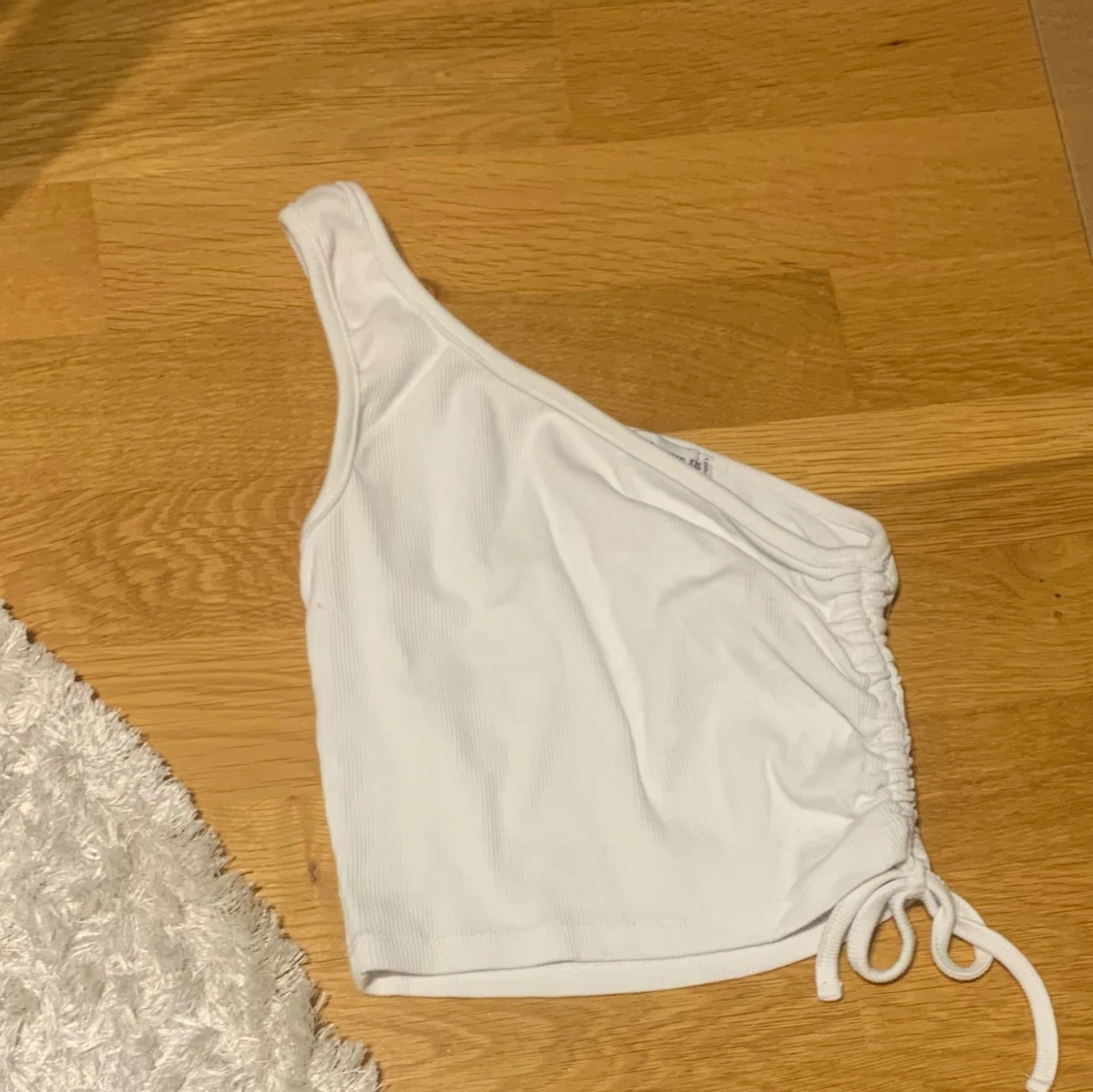 Vit oneshoulder topp