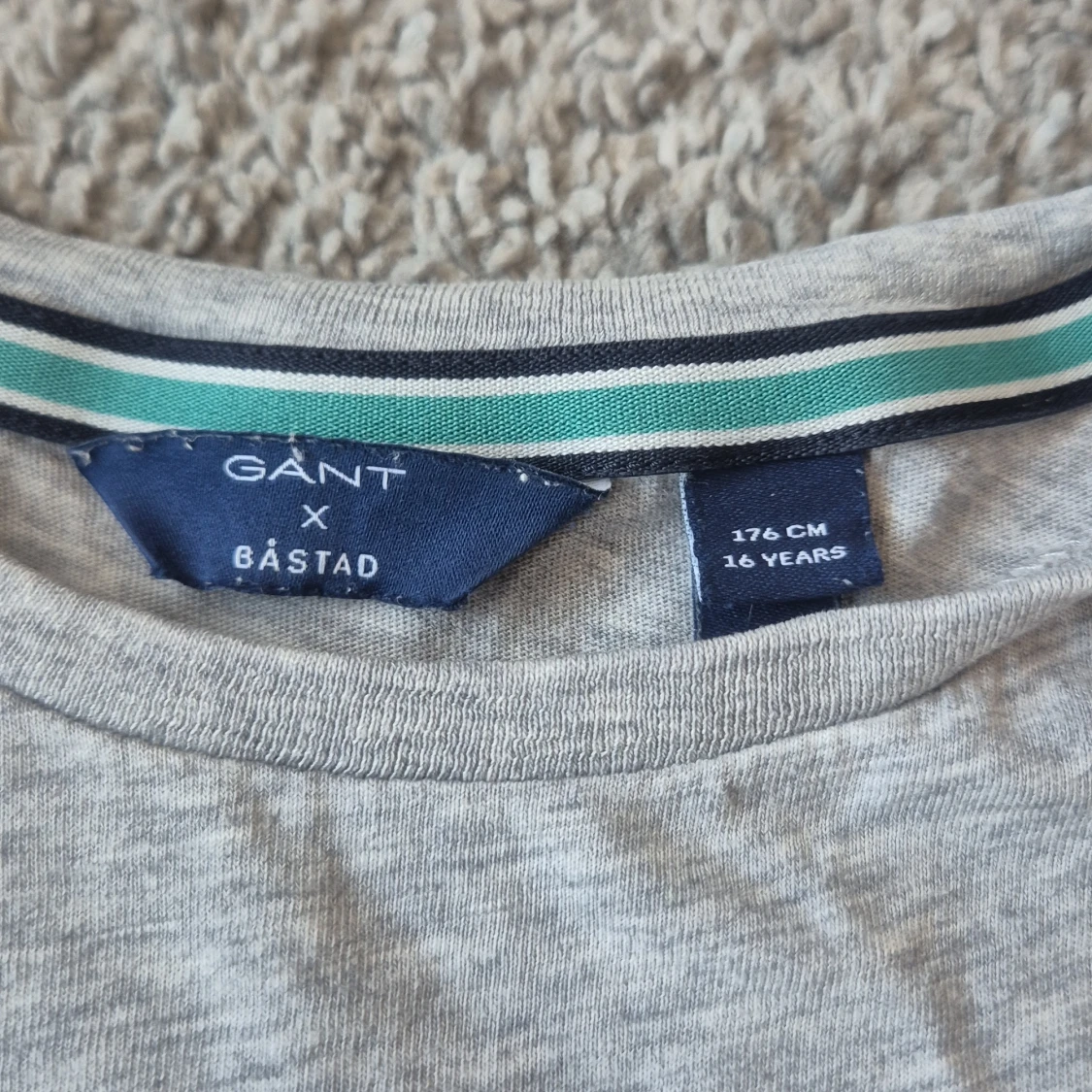 Grå t-shirt från Gant - 1