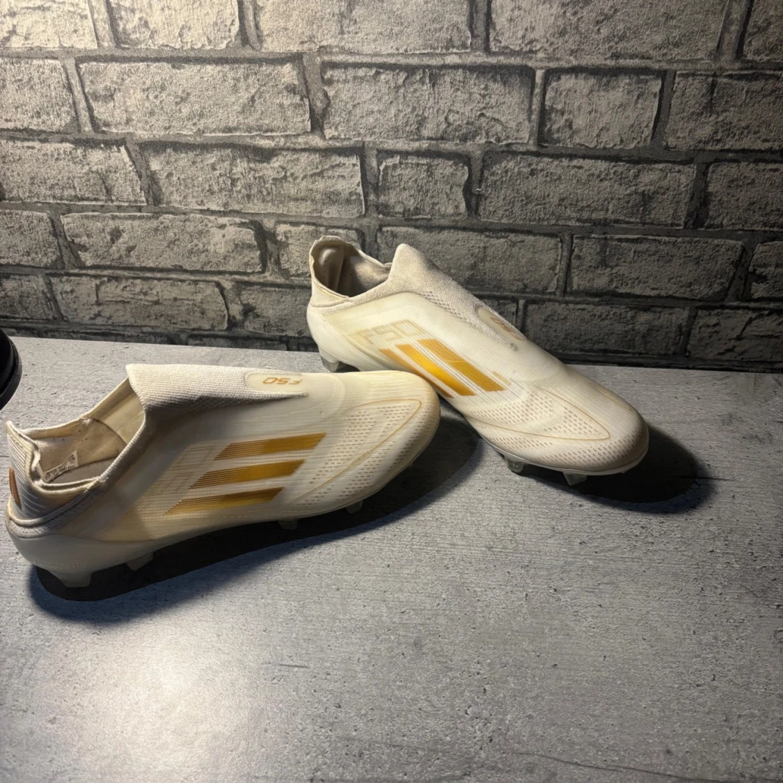 Vita fotbollsskor från Adidas - 90