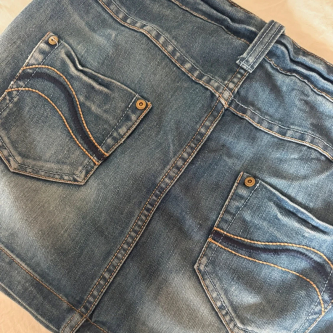 Blå jeanskjol kort låg midja - 1