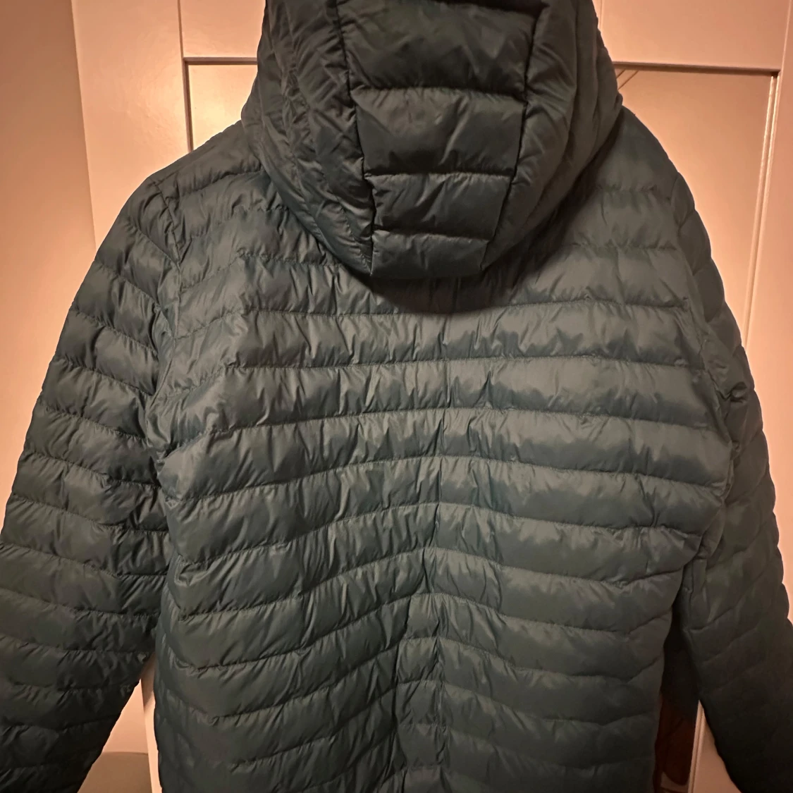 Mörkgrön dunjacka med huva - 1