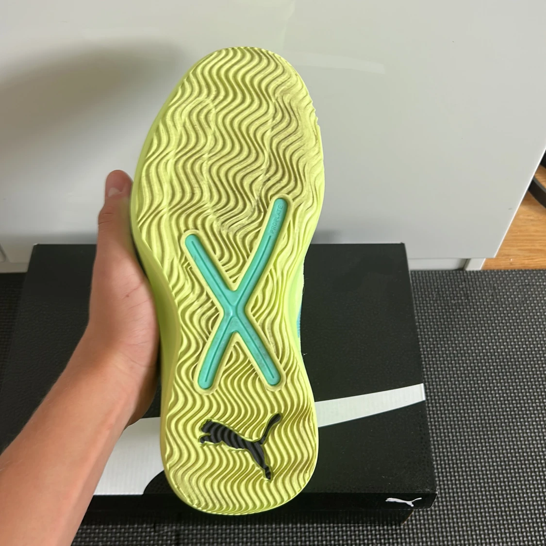 Neongula basketsneakers från Puma - 4