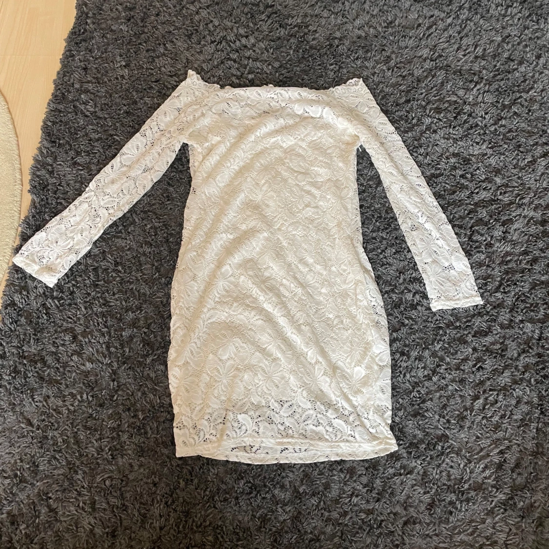 Vit spetsklänning från Acevog - 1