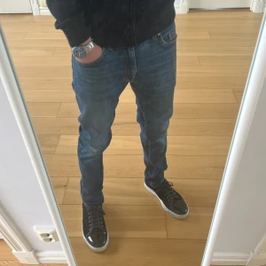 Tiger of sweden jeans  - Tjena säljer ett par tiger of sweden jeans i strl 30/32, byxorna är i ett bra skick hör gärna av dig vid intresse😁