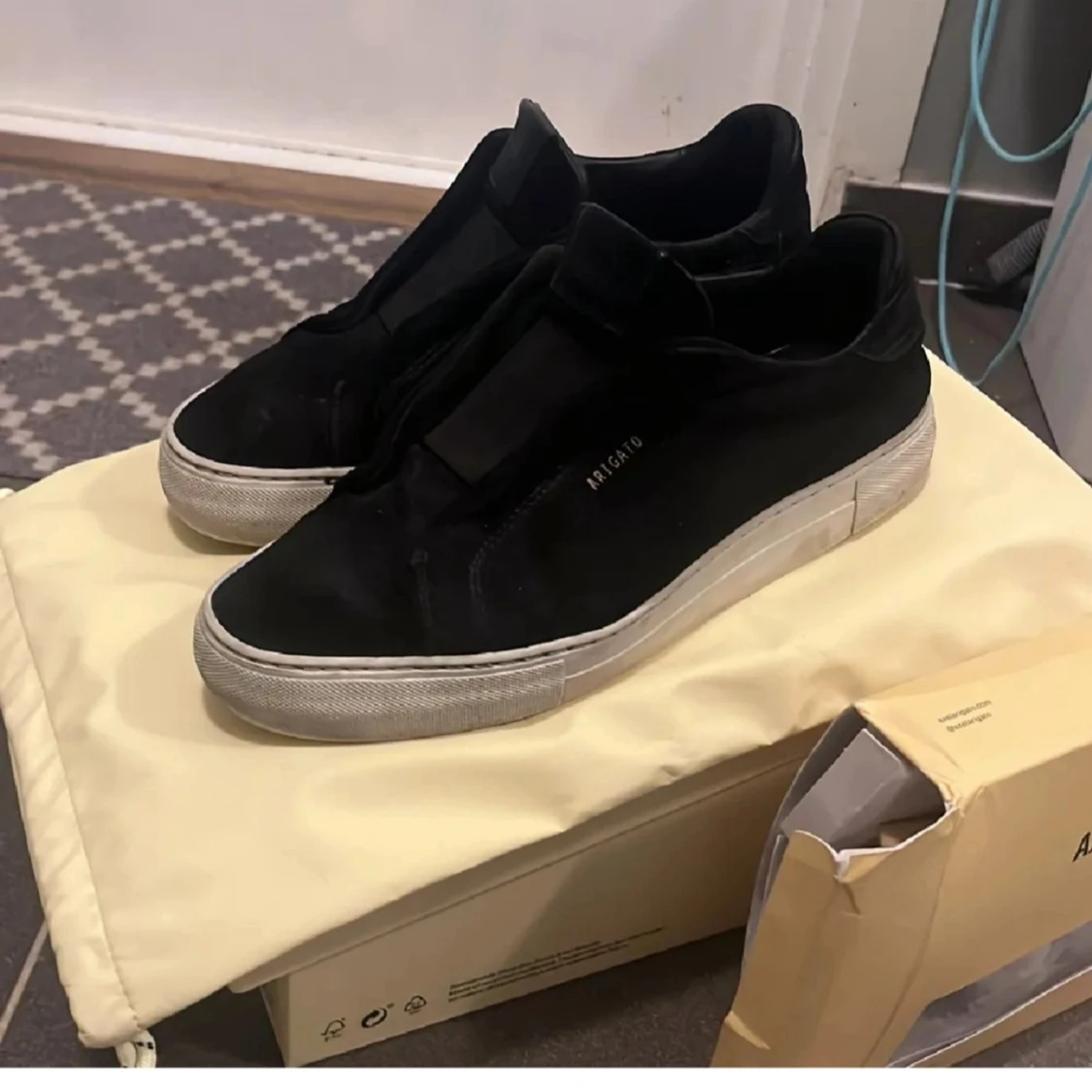 Svarta sneakers från Axel Arigato - 90