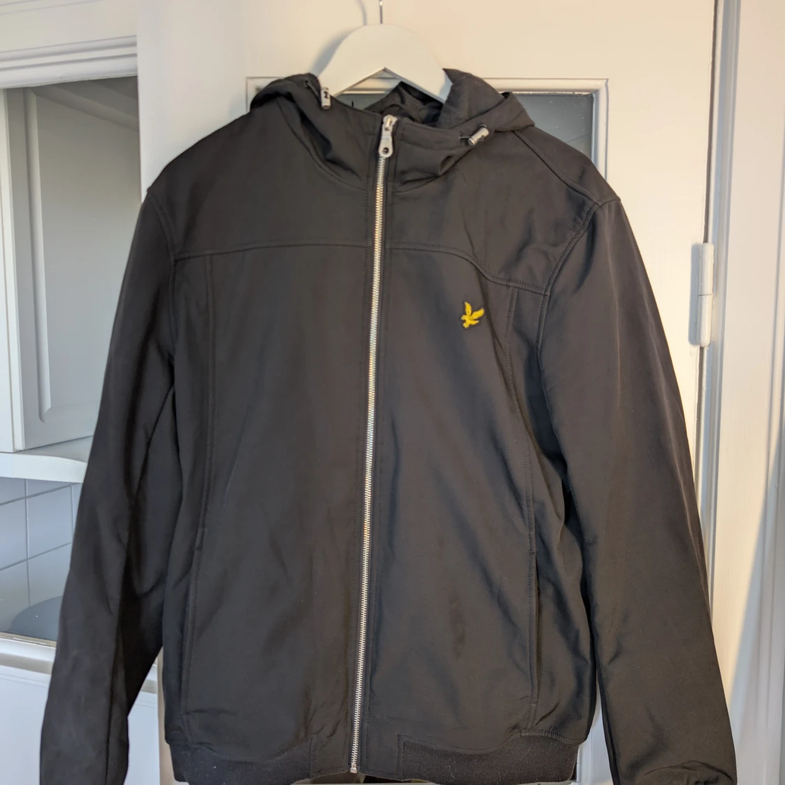 Svart vindjacka från Lyle & Scott