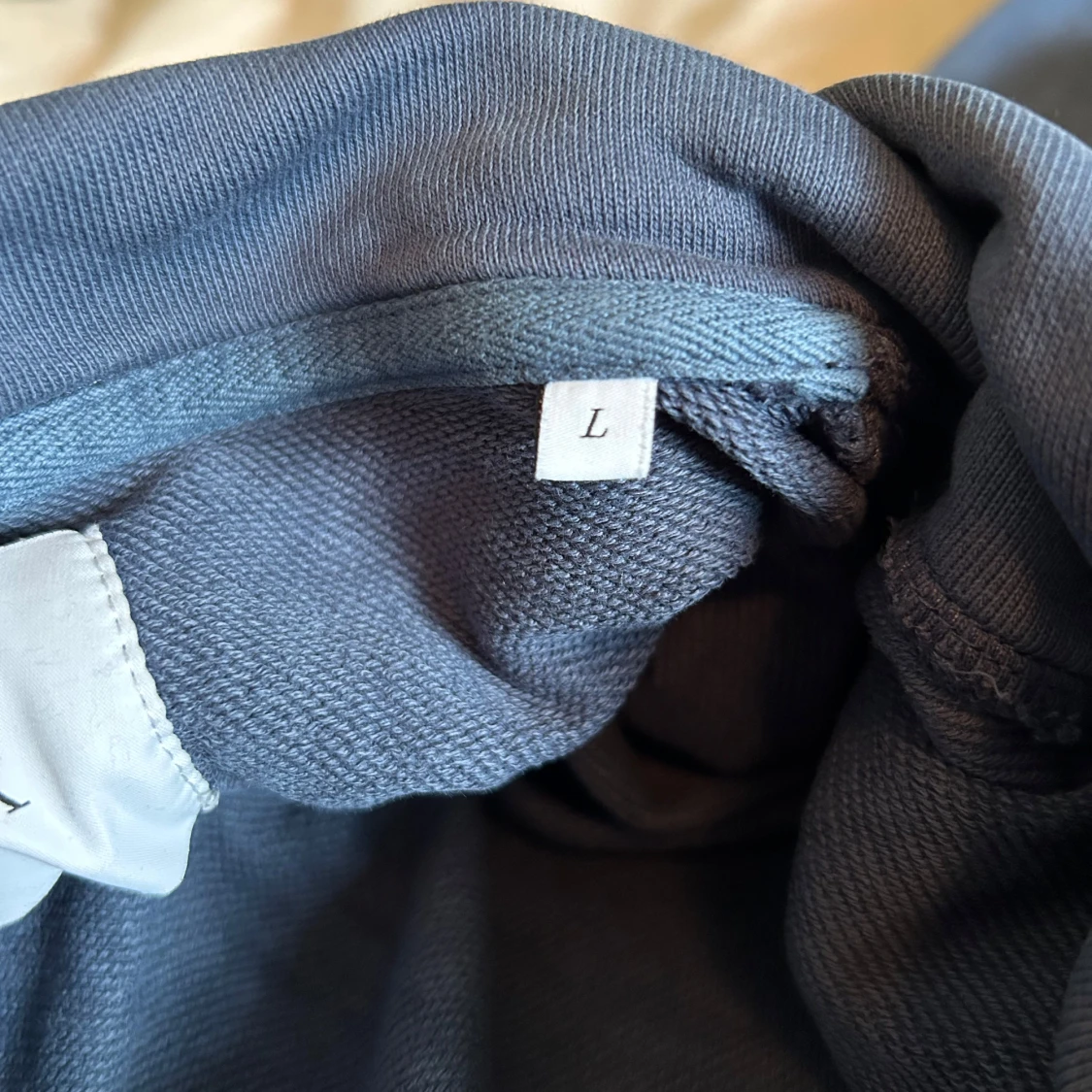 Mörkblå hoodie från Les Deux - 4