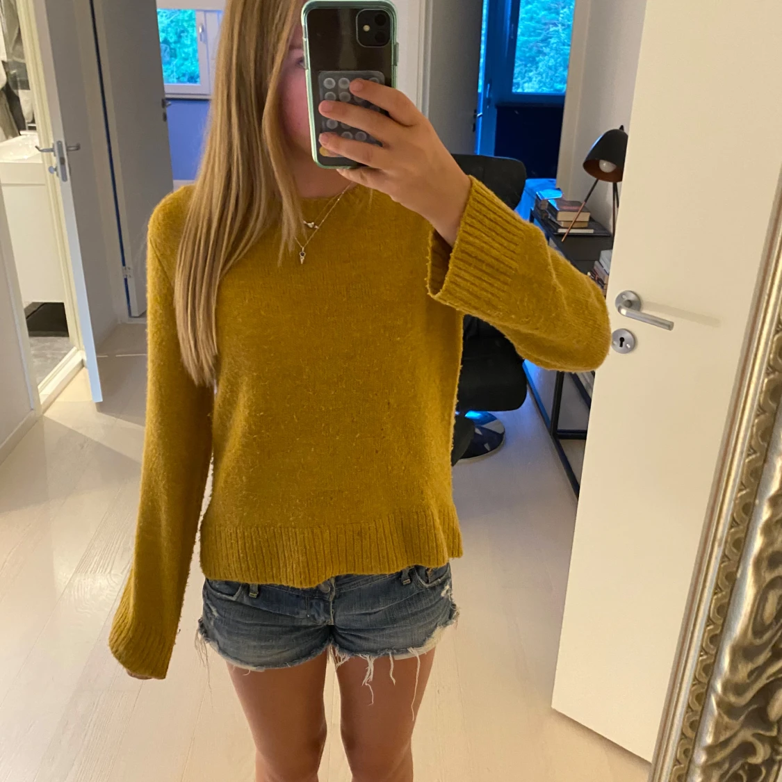 Senapsgul stickad tröja från H&M