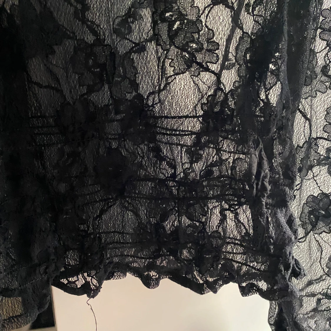 Svart spetsblus från Divided - 2