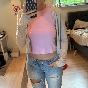 Beige kofta från lager 157 - Super söt kofta från lager 157, passar till allt. 