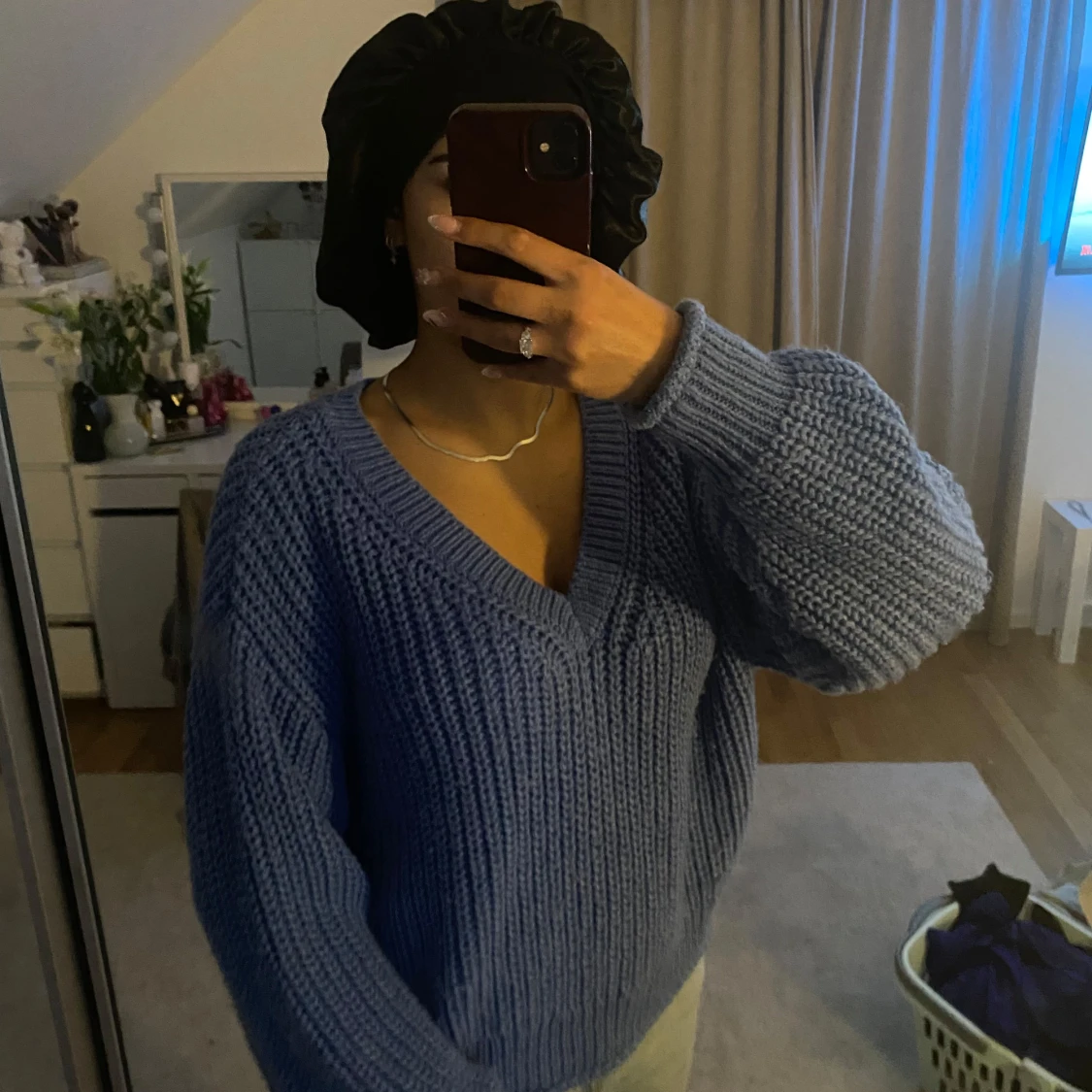 Blå stickad v-ringad tröja - 1