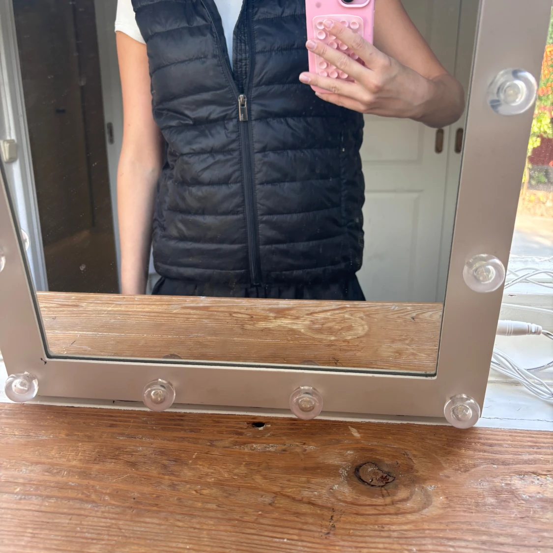 Svart dunväst med dragkedja - 1