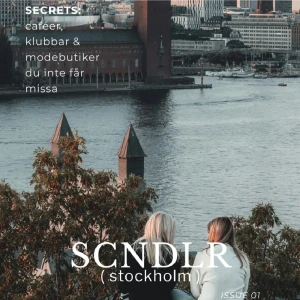 SCNDLR vol 1 - SCNDLR är mitt egna teen magazine! Supporta en ung tjej samtidigt som du får en fantastisk läsupplevelse!! SCNDLR är printad med hello print i ett fint glansigt material strlk A5 så den är lätt att ta med vart man än ska.💞 SCNDLR innehåller massor av stiltips för ålika säsonger och dem senaste trenderna, samt aktuella event. Därför rekommenderar vi att alltid köpa det senaste numret!😇💞💞 DM vid frågor så svarar vi innom 24h.