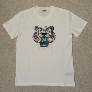 Vit Kenzo t-shirt  - Ny oanvänd Vit t-shirt från Kenzo. Storlek M