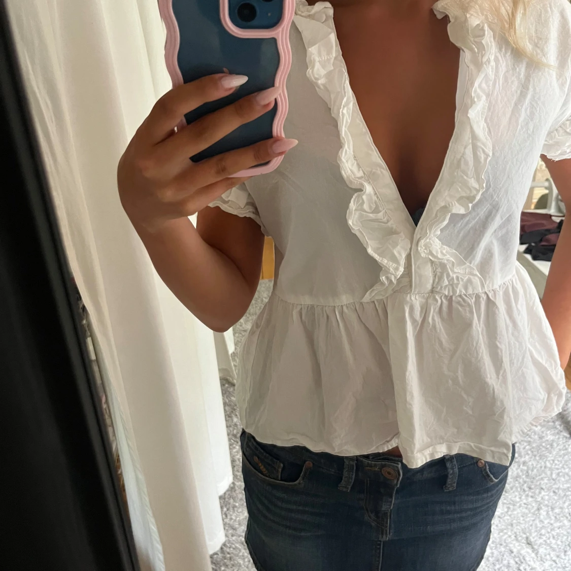 Vit volangblus från Pigalle XS