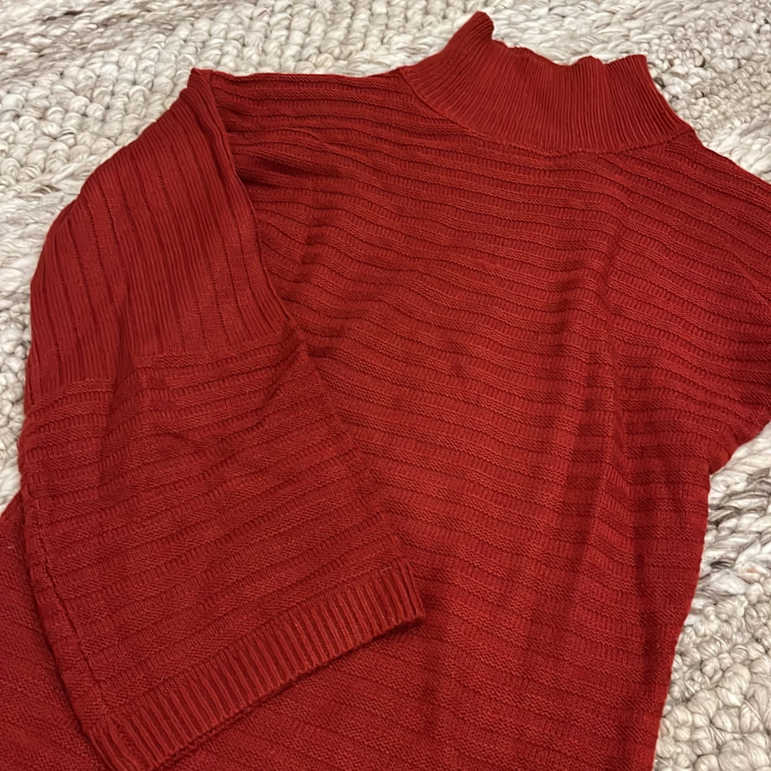 Röd stickad polotröja från  - 1