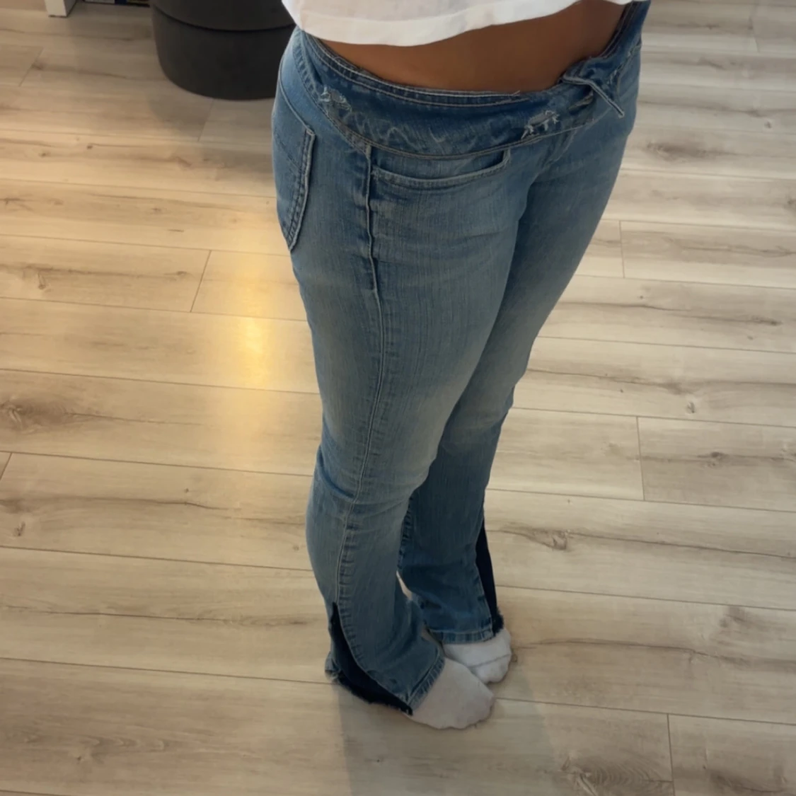 Blå lågmidjade jeans