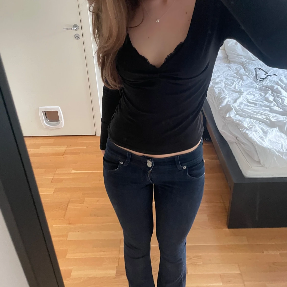 Svart långärmad topp med v-ringning