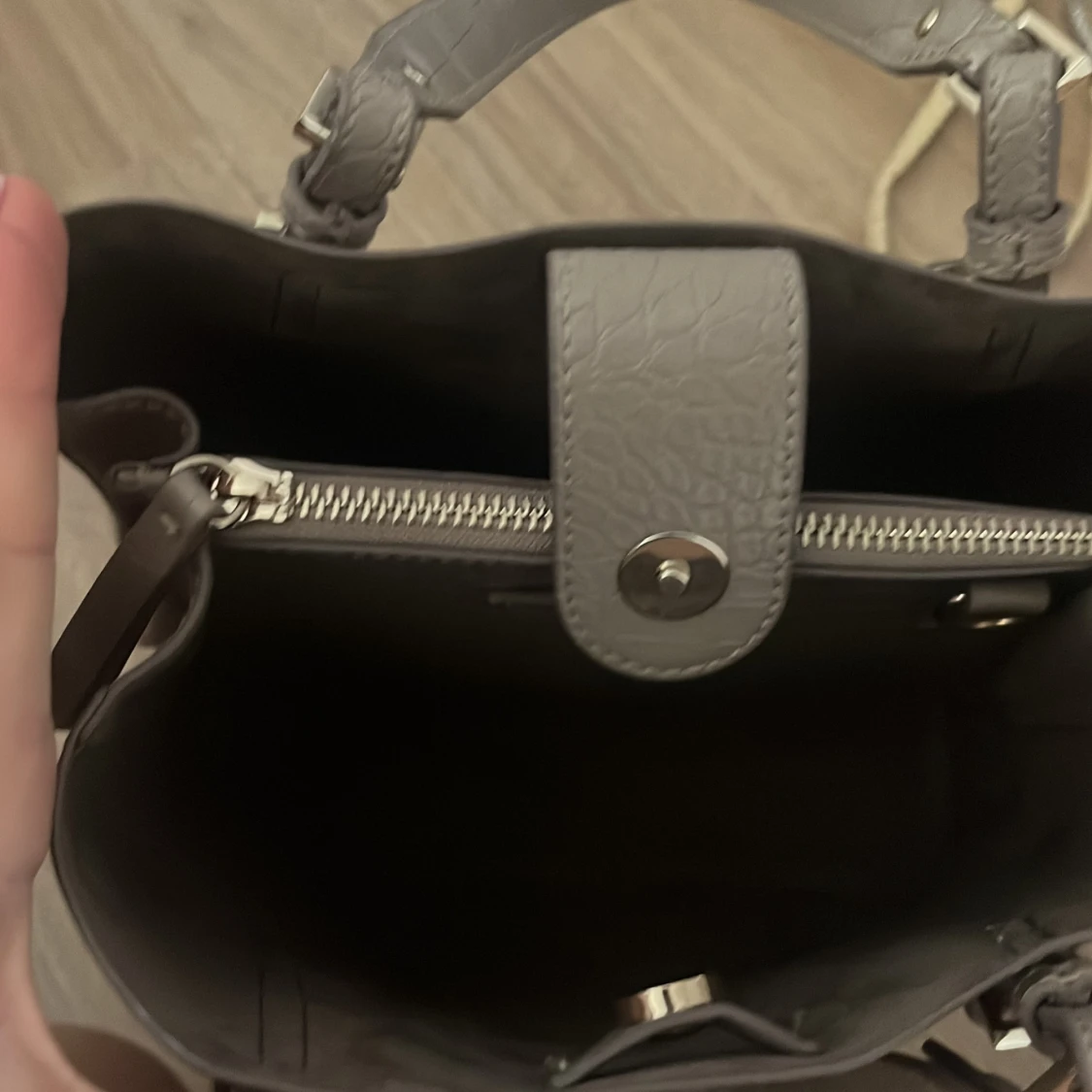 Beige axelväska i crocopräglat skinn Zara - 2