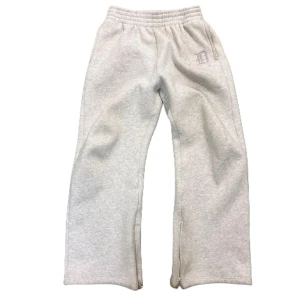 Demont Tracksuit - skit skön grå tracky me justerbar flare 100% bomull så riktigt bra kvalitet, sold out på hemsidan