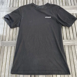 Patagonia tröja  - Superfin Patagonia tröja. Liten defekt, super lätt att lösa! Hör av dig vid frågor