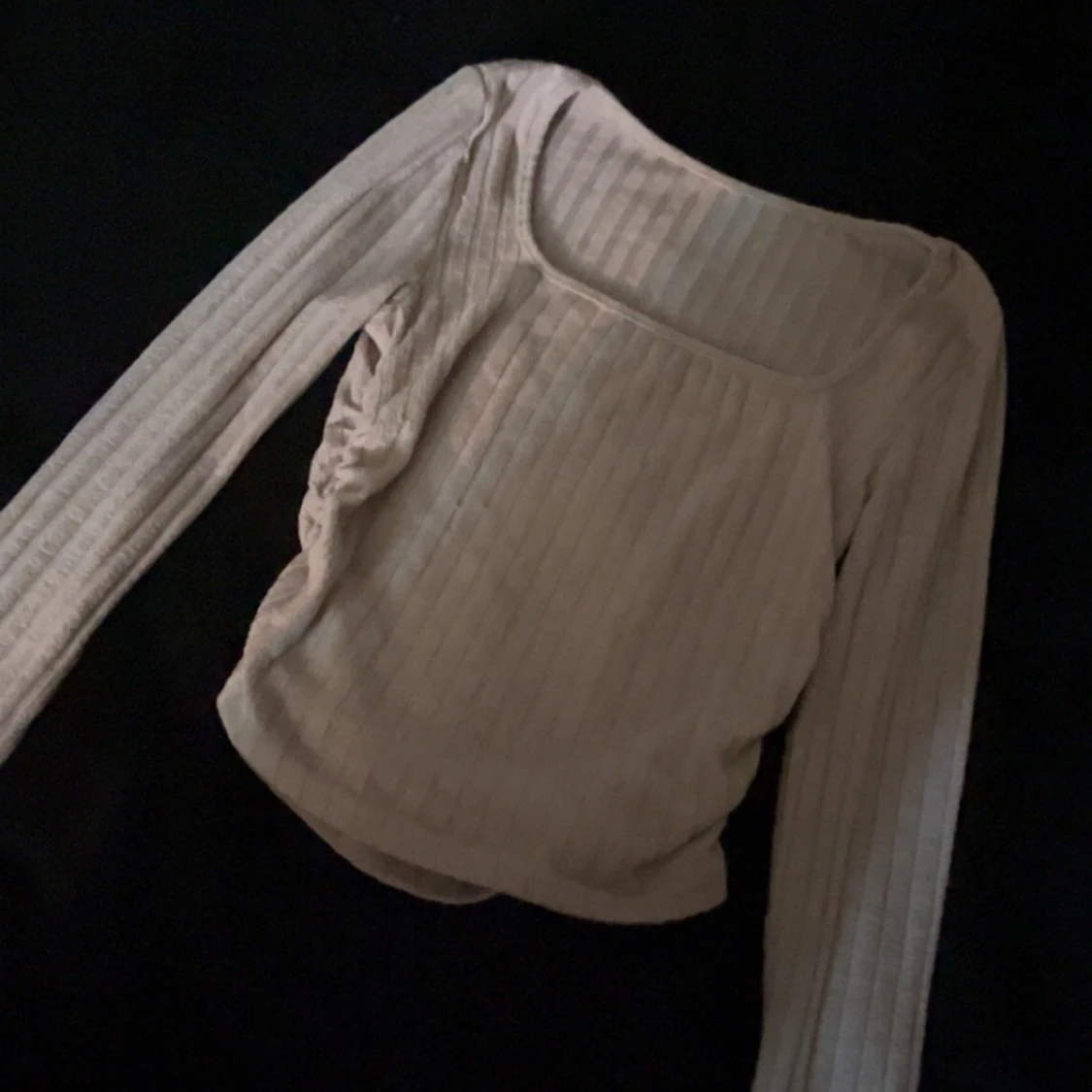 Beige ribbad långärmad topp