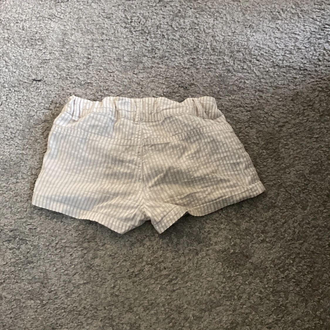 Randiga shorts från Massimo Dutti - 1